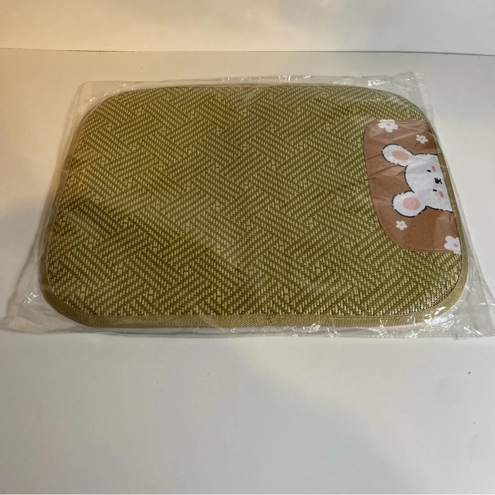 New In Packaging CALANDIS® Portable Small Dog Cat Rattan Cooling Mat 13.5”x17”